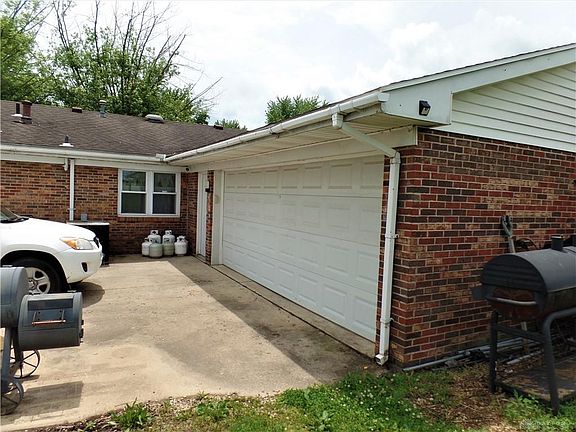 3rd image of 267 Oxford Dr
