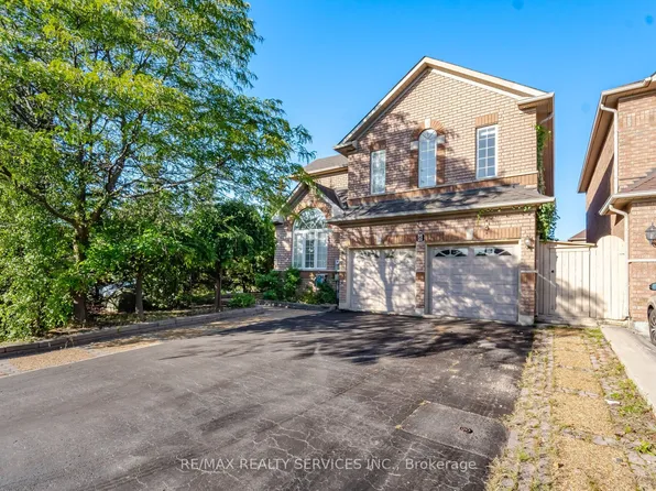 8 Riverbank Rd, Brampton, ON L6R 2H6