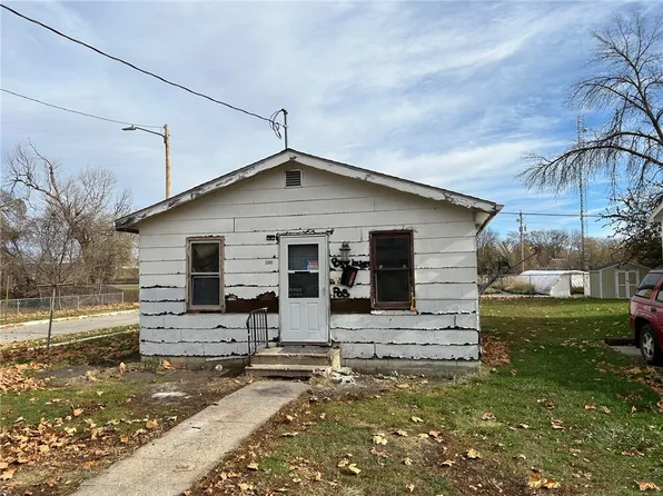 1369 E 19th St, Des Moines, IA 50316