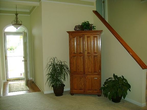 Entry and stairs to Bonus