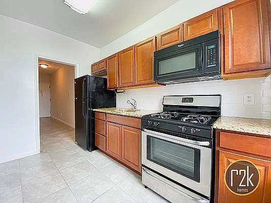 4th image of 28-28 29th St #E8