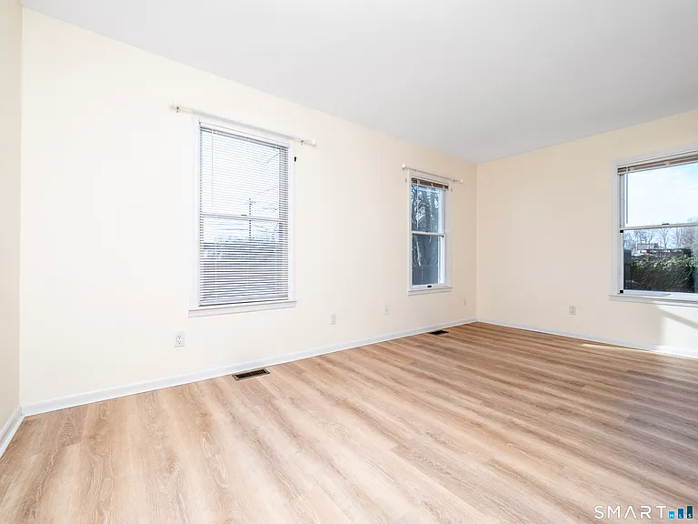 38 Gregory Blvd — Photo 14