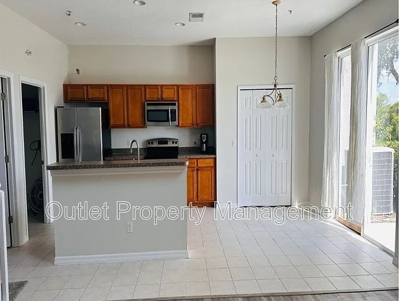 3 bed, 2.5 bath, 1473 sqft, $2,125 — Photo 2