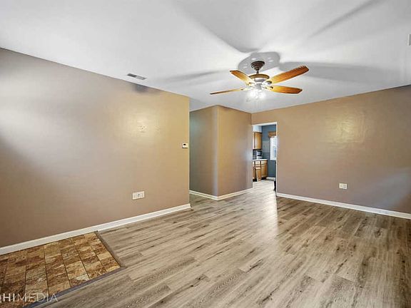 4th image of 101 N Guyer St