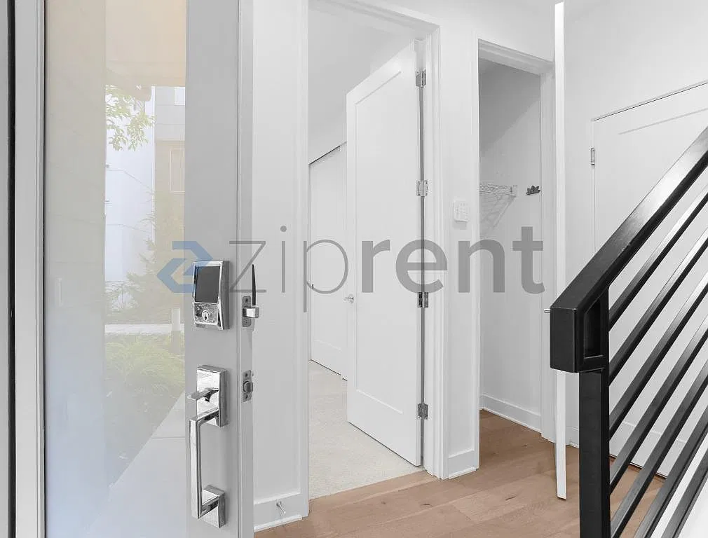 3 bed, 2.5 bath, 1538 sqft, $4,355 — Photo 3