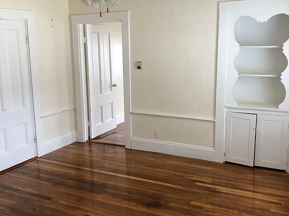 2nd image of 14 Franklin Pl #2