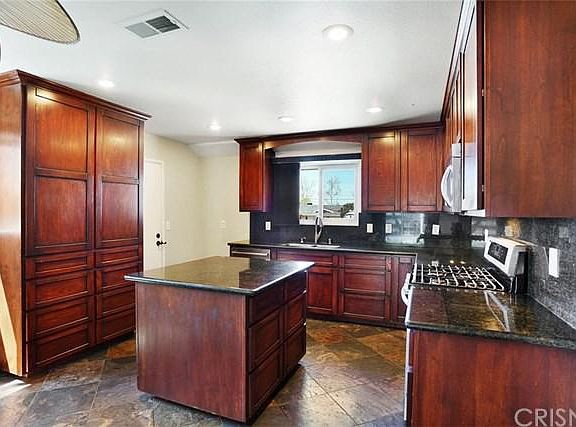 5th image of 28046 Aumond Ave