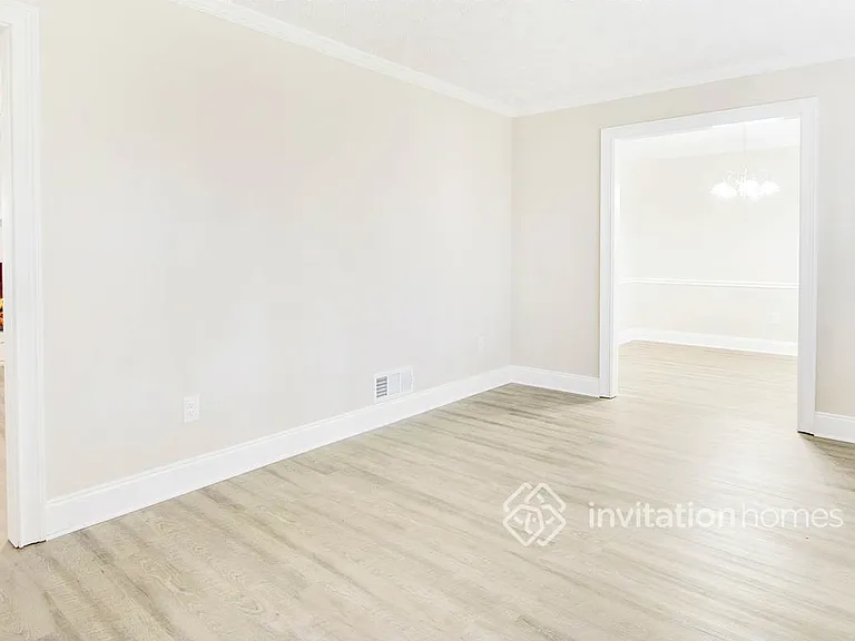 1690 Whitlock Rd — Photo 3