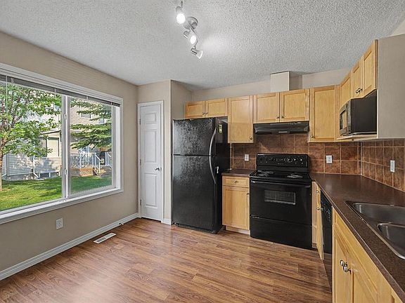 3rd image of 65 Royal Birch Vlg NW