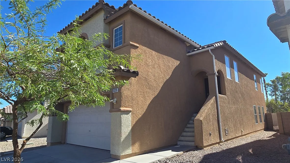 4 bed, 2.5 bath, 2381 sqft, $2,295 — Photo 2