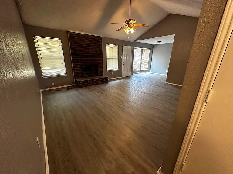 400 Allison Ln — Photo 7