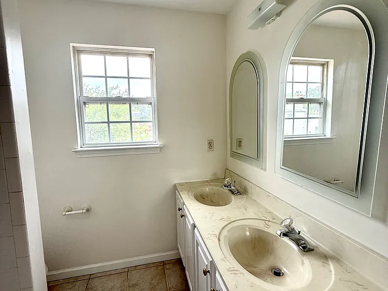 2010 Oak Dale Rd — Photo 15