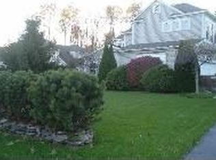 102 Killarney Dr, Niskayuna, NY 12309