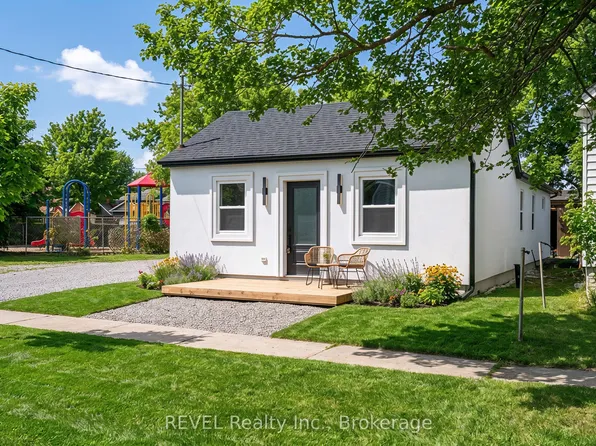 12 Bailey St, Saint Catharines, ON L2S 1J4