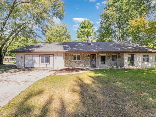 3977 Snowberry Rd, Bridgeport, MI 48722