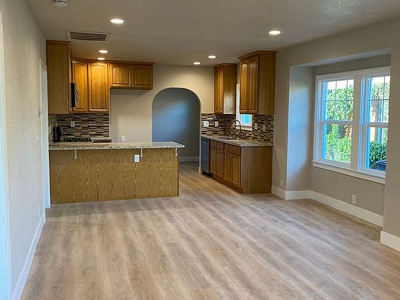 4th image of 2172 Gerber Ave