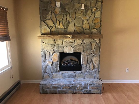 3rd image of 261 Tindall St