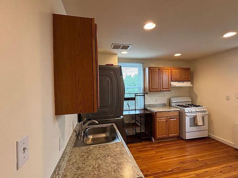 1421 Sulphur Spring Rd — Photo 4