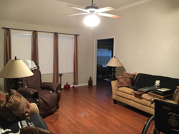 2nd image of 1128 Carriage Dr