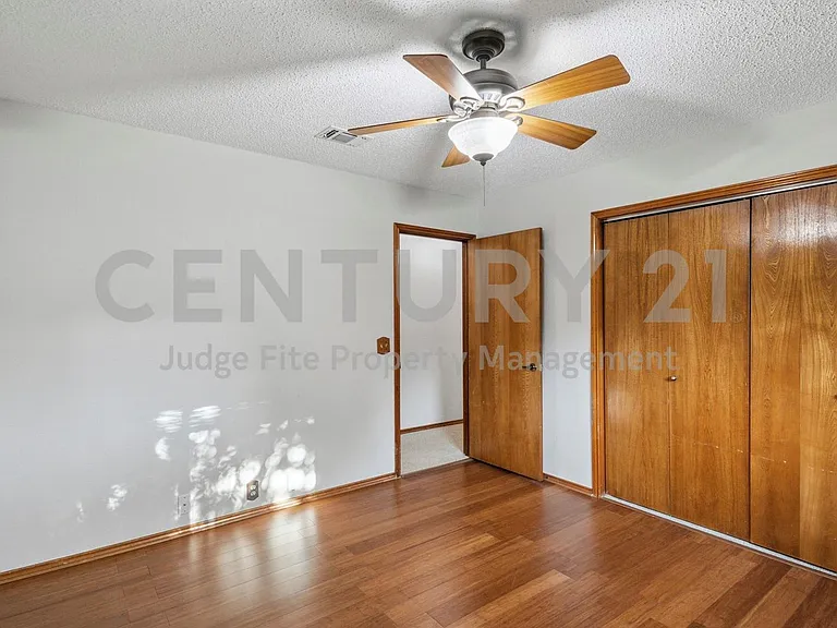 1308 Clubhouse Ct — Photo 20