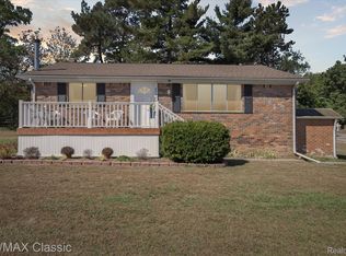2551 Oakview Dr, Wolverine Lake, MI