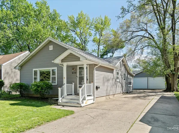 928 Charles St, Aurora, IL 60506