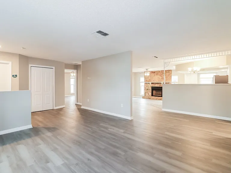 12909 Walnut Tree Ln — Photo 5