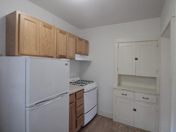 3rd image of 324 Whitney Ave