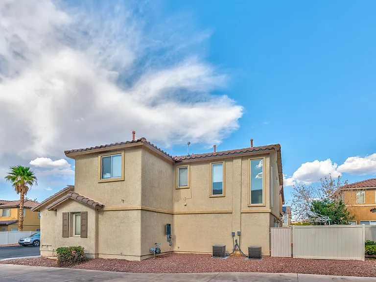 949 Medina De Leon Ave — Photo 19