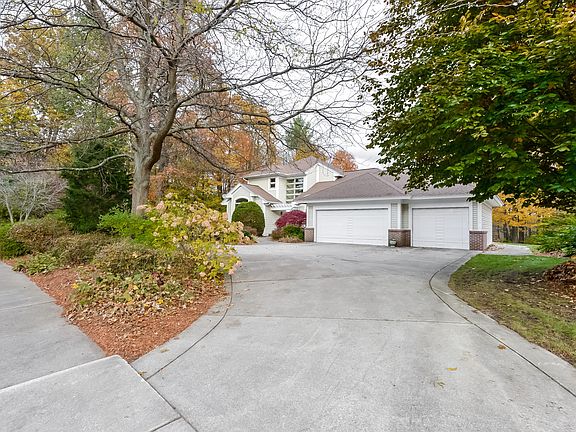3rd image of 18029 Wildwood Springs Pkwy