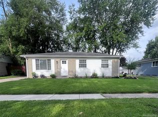 9650 Hamilton St, Belleville, MI 48111