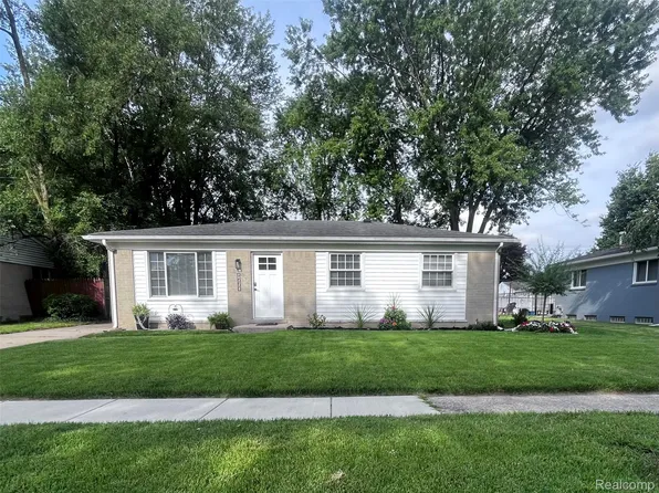 9650 Hamilton St, Belleville, MI 48111