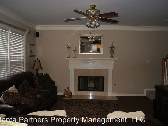 4th image of 1075 River Overlook Dr