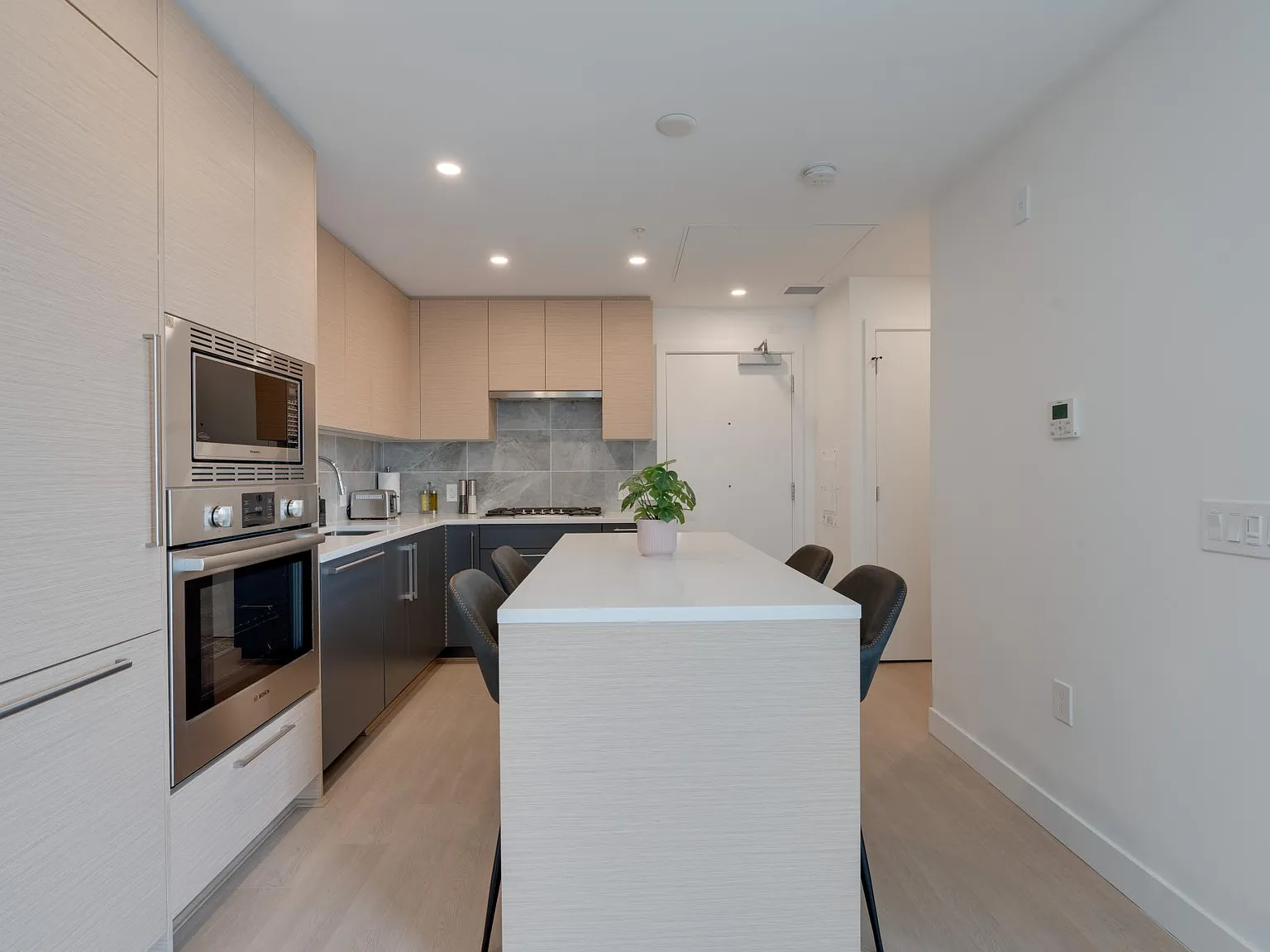 1 bed, 525 sqft, $2,700 — Photo 4
