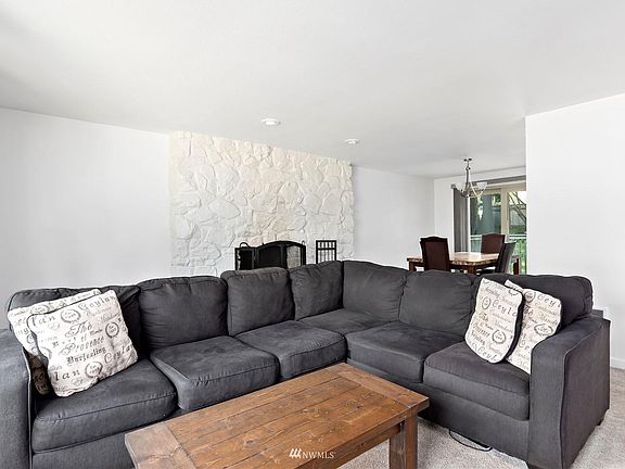 4th image of 2439 Olympic Dr
