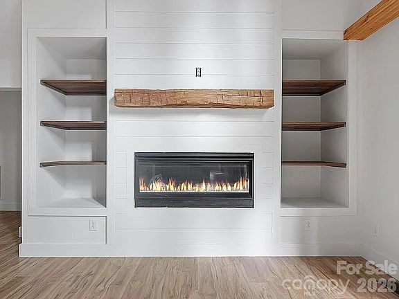 4th image of 384 Cascada Vista Dr