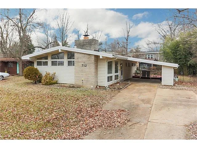 1712 Ridgewood Dr photo 1