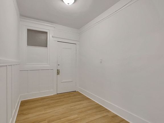 3rd image of 625 Ashbury St APT 1