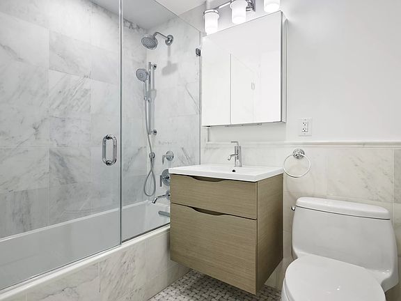 4th image of 305 E 24th St APT 5N
