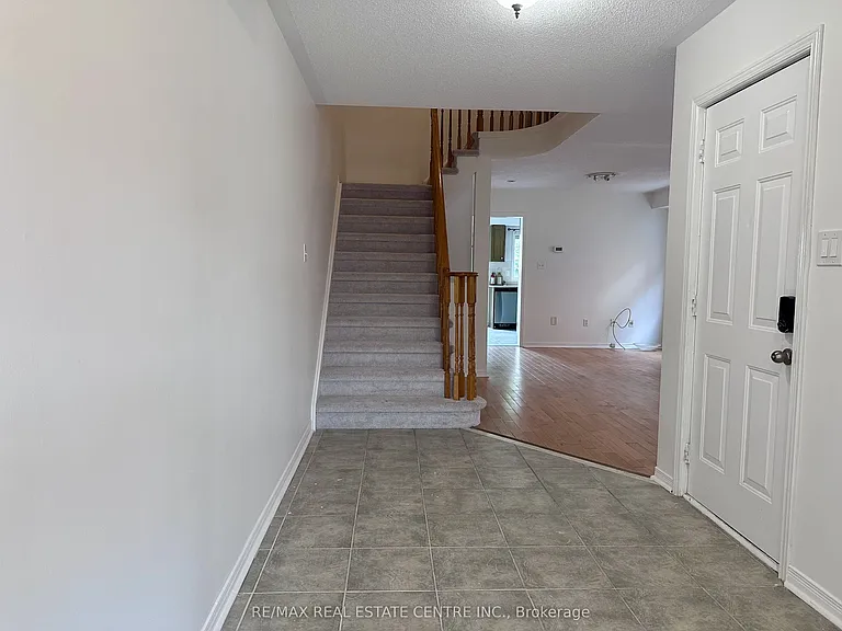 5673 Flora Dr — Photo 2