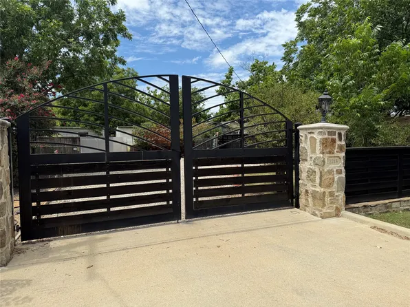 2215 Crystal Dr, Balch Springs, TX 75180