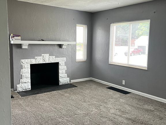 3rd image of 104 Earnshaw Dr