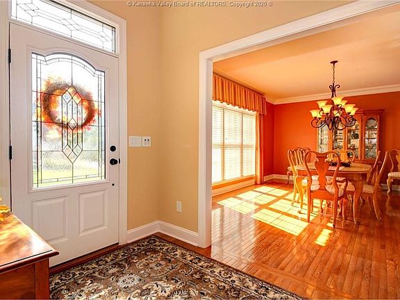 3rd image of 225 Ariel Hts