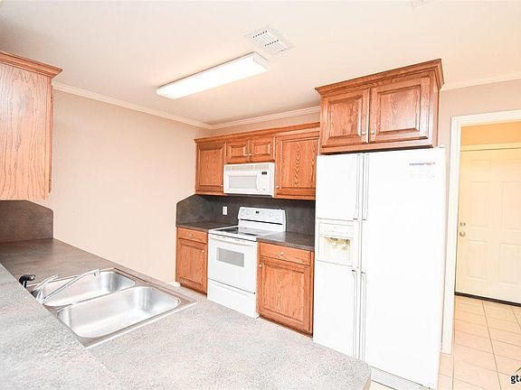 4th image of 8328 Garrett Dr