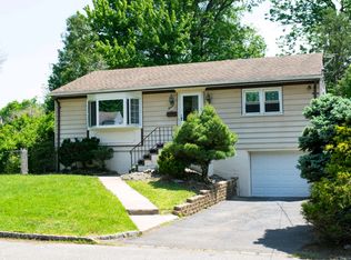 15 Midvale Ave, Lake Hiawatha, NJ 07034