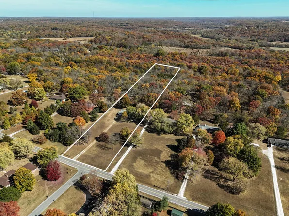 1318 S Farm Road 205, Springfield, MO 65809