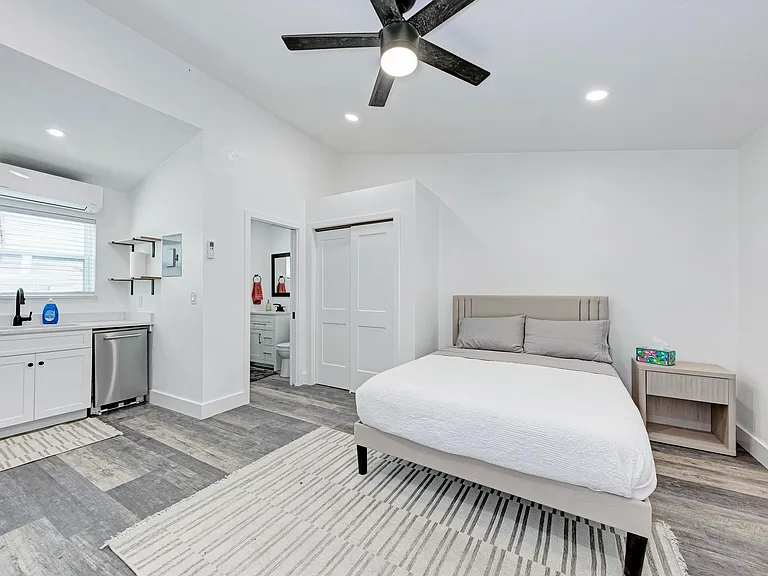 2302 Leon St #1 — Photo 1