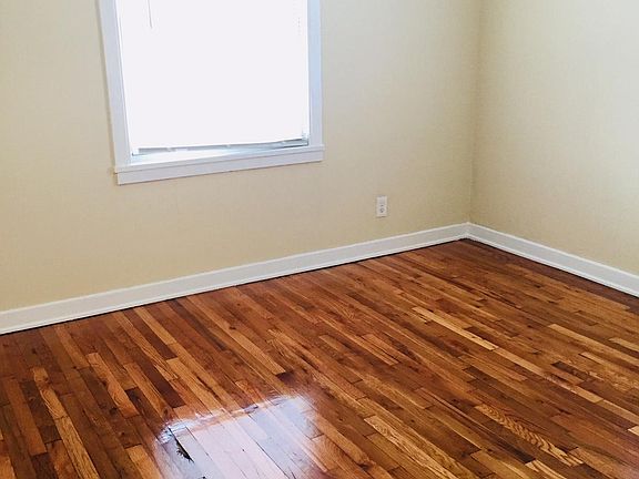 2nd image of 19 Valley Pl S