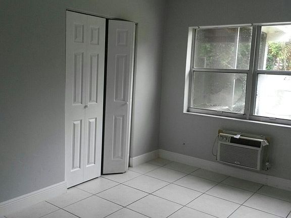 5th image of 2220 NE 170th St