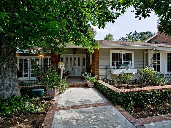 3rd image of 1383 La Jolla Dr